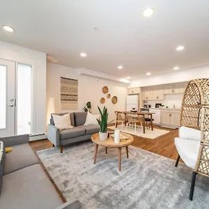  Apartment Bali Vibes Suite, Secure Ug Parking, 5 Min To Dt & Rogers Place, Long Stays, Fast Wifi Canada