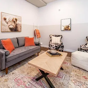  Apartment Modern Country Retreat, 5 Min To Dt & Rogers Place, Secure Ug Parking, Long Stays, Fast Wifi Canada